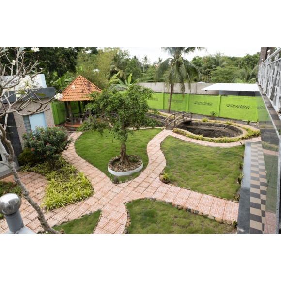 PHÒNG ĐƠN VIEW BAN CÔNG 25M² – THOÁNG MÁT & LÝ TƯỞNG NGHỈ DƯỠNG